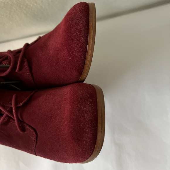TOMS Size 7 Burgundy Suede Lace Up Booties - Picture 9 of 16